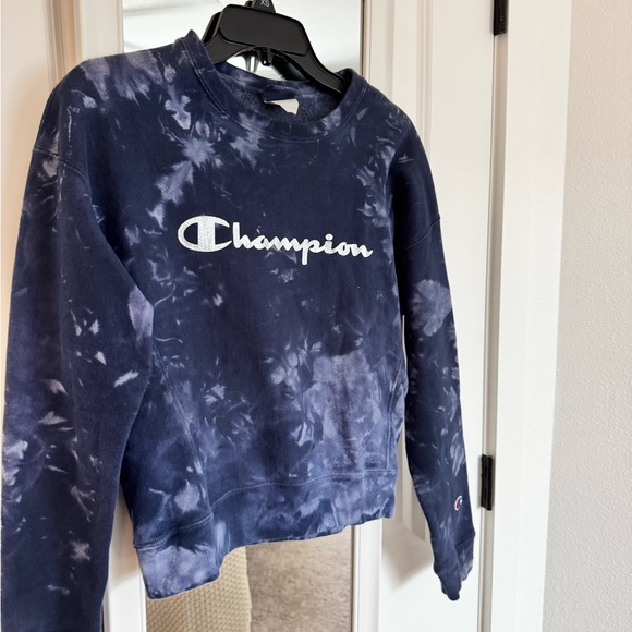 Champion Sweatshirt - Picture 1 of 10